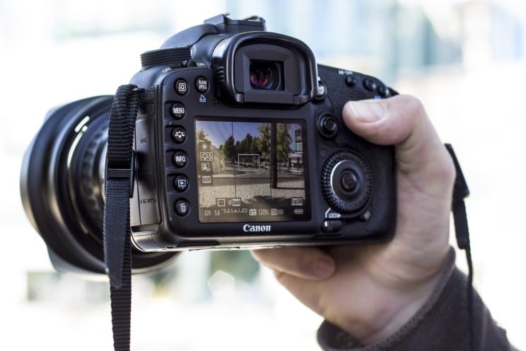 how to use the back button focus on the Canon 6D mark II