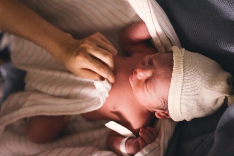 Factors to Consider When Choosing the Best Lens for Newborn Hospital Photos