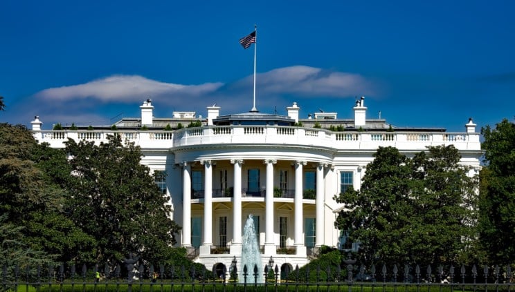 Is it OK to take pictures of the White House?